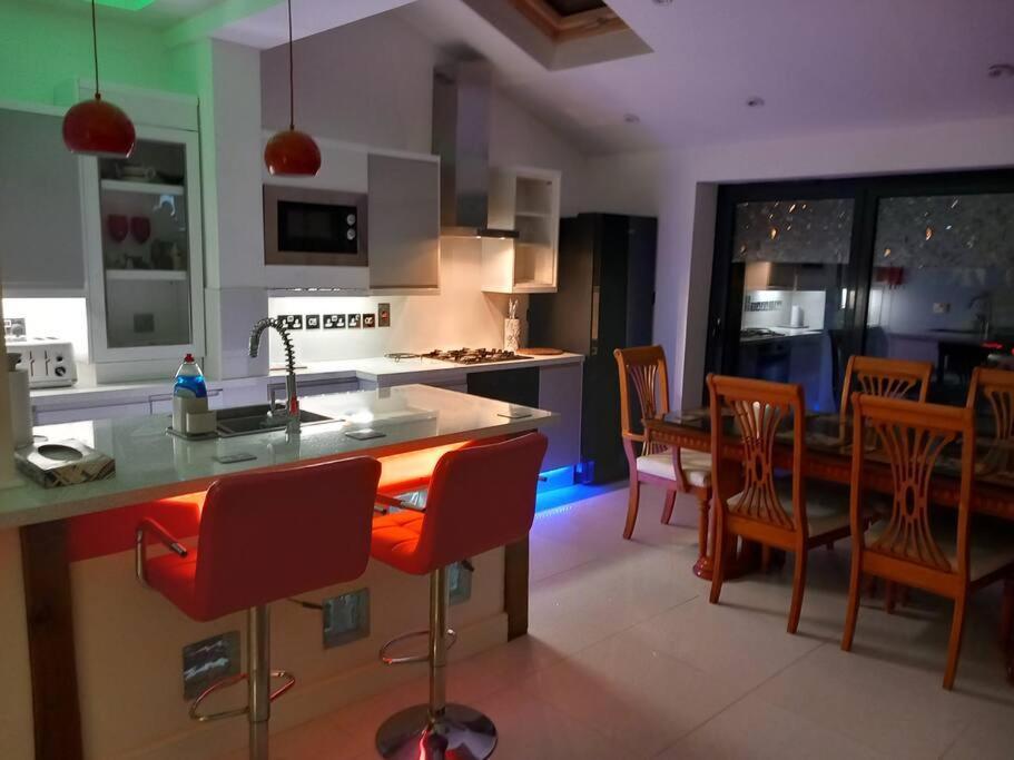 Luxury Holiday Home, Near Beach Сътън он Сий Екстериор снимка
