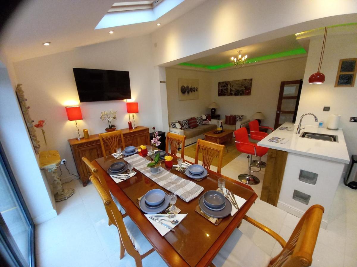 Luxury Holiday Home, Near Beach Сътън он Сий Екстериор снимка