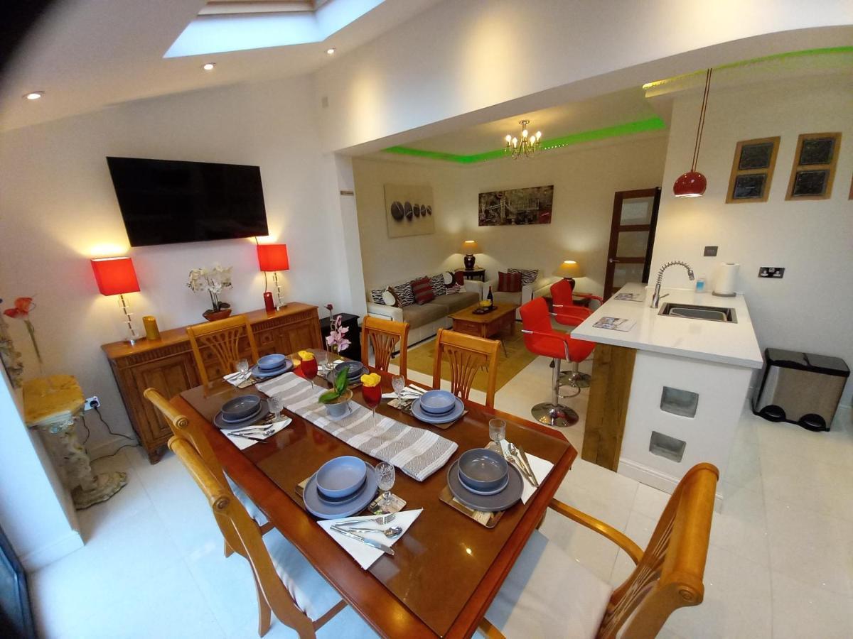 Luxury Holiday Home, Near Beach Сътън он Сий Екстериор снимка