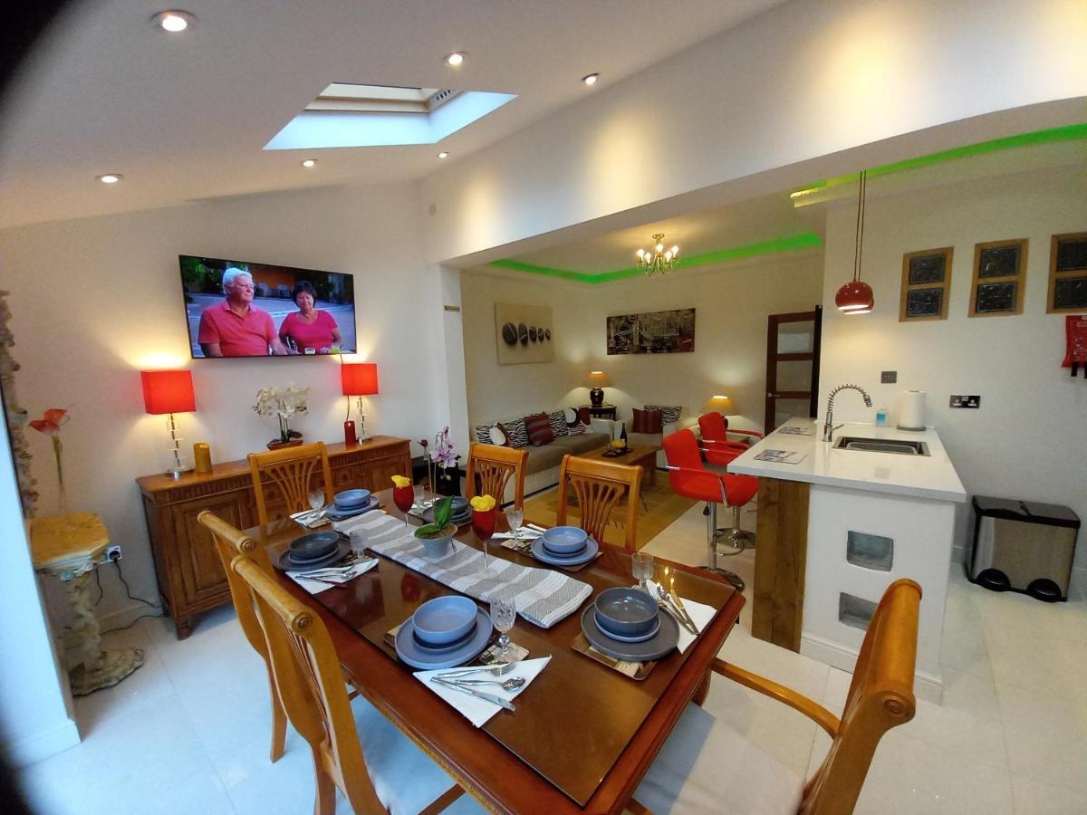 Luxury Holiday Home, Near Beach Сътън он Сий Екстериор снимка