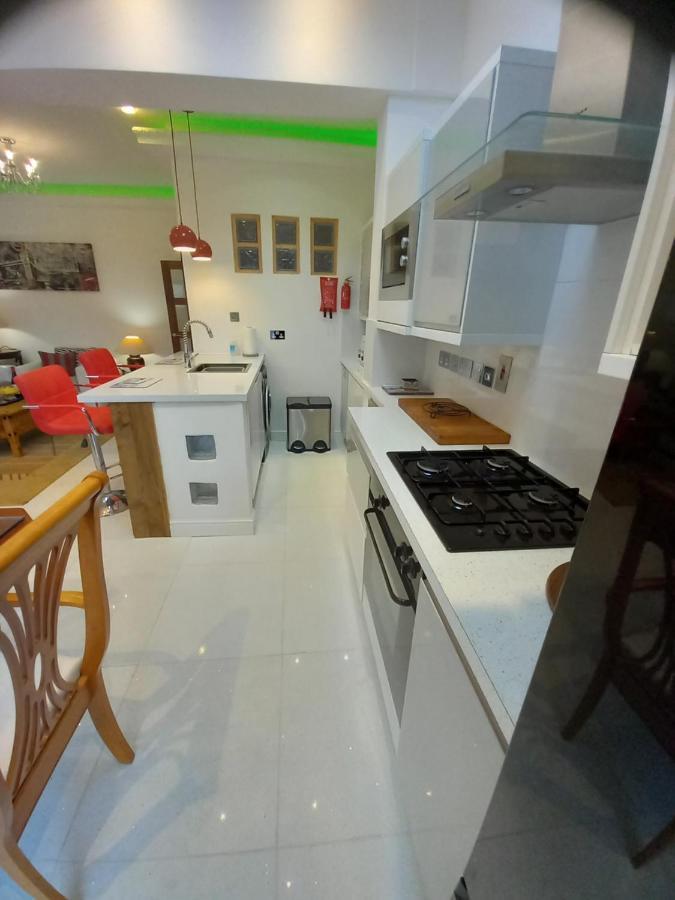 Luxury Holiday Home, Near Beach Сътън он Сий Екстериор снимка