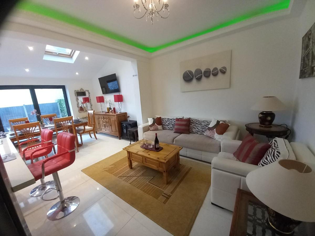 Luxury Holiday Home, Near Beach Сътън он Сий Екстериор снимка